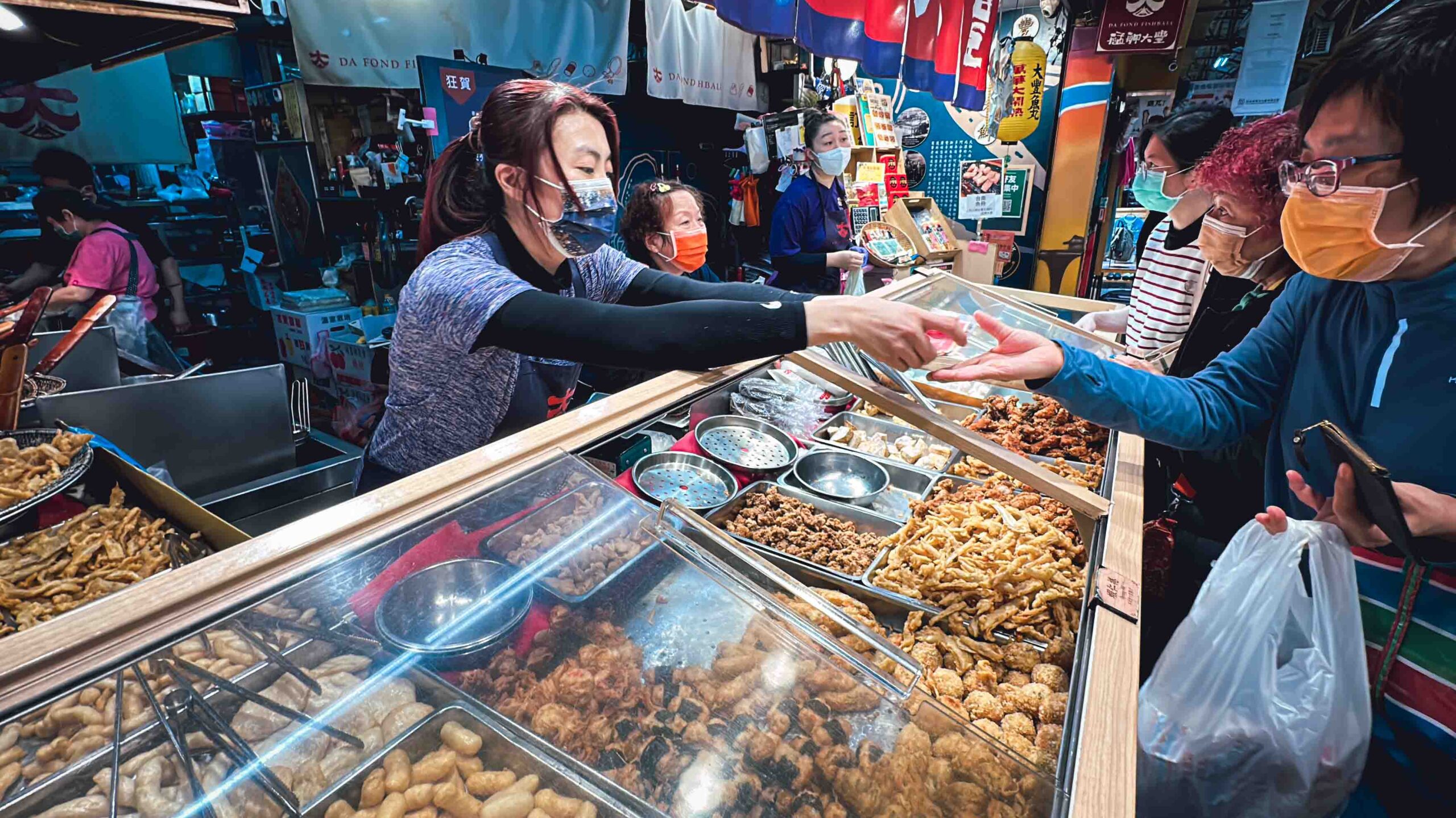 【萬華美食】艋舺大豐魚丸店 炸物也推薦，東三水街市場必買