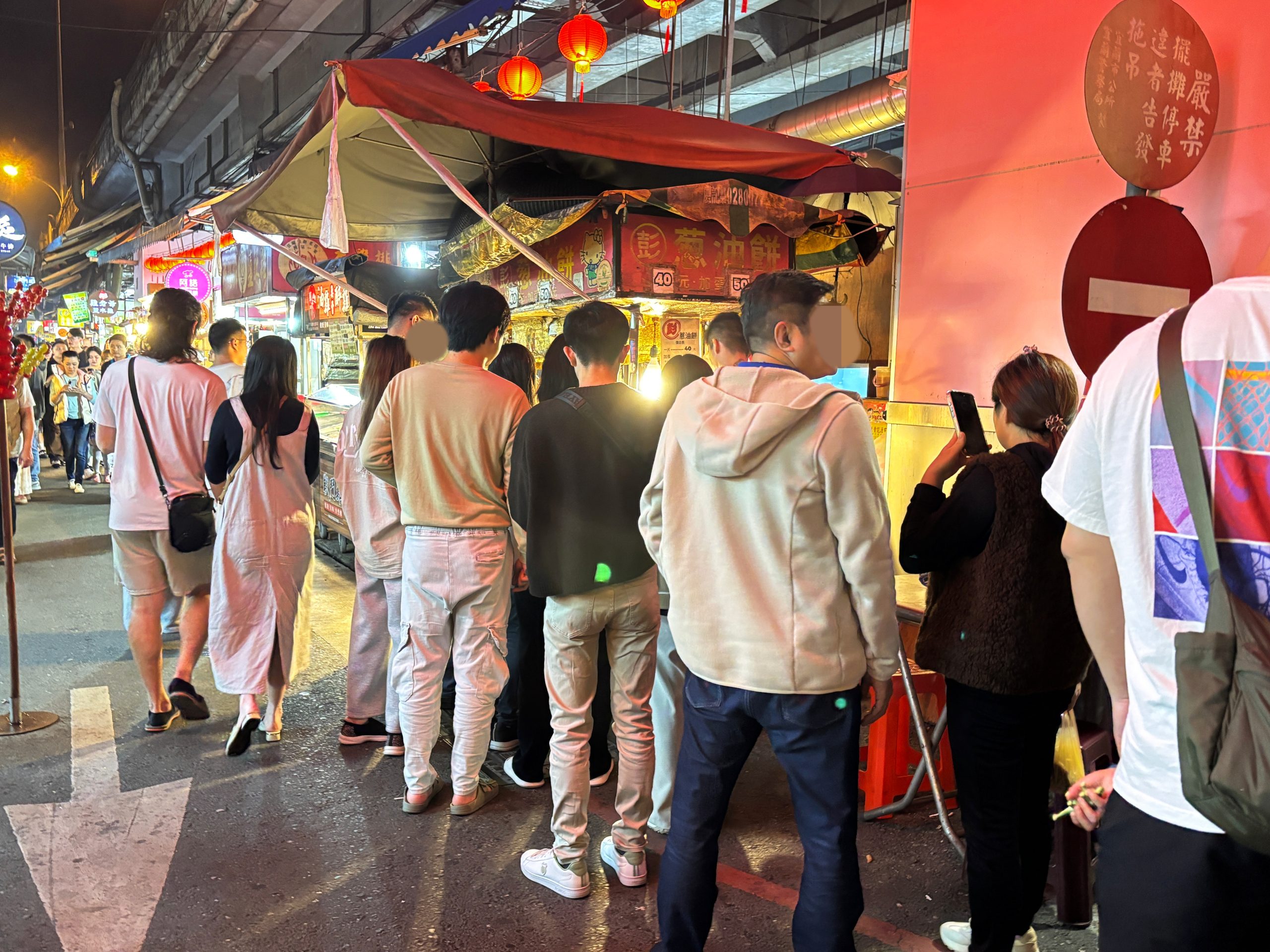 【宜蘭市美食】彭記蔥油餅，東門夜市排隊小吃推薦