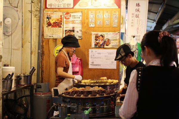 晴光夜市美食(雙城美食一條街)【台北晴光商圈】晴光夜市(雙城美食一條街)>張家一品香滷味>晴光意麵>晴光紅豆餅>阿富海鮮粥>城市愛玉