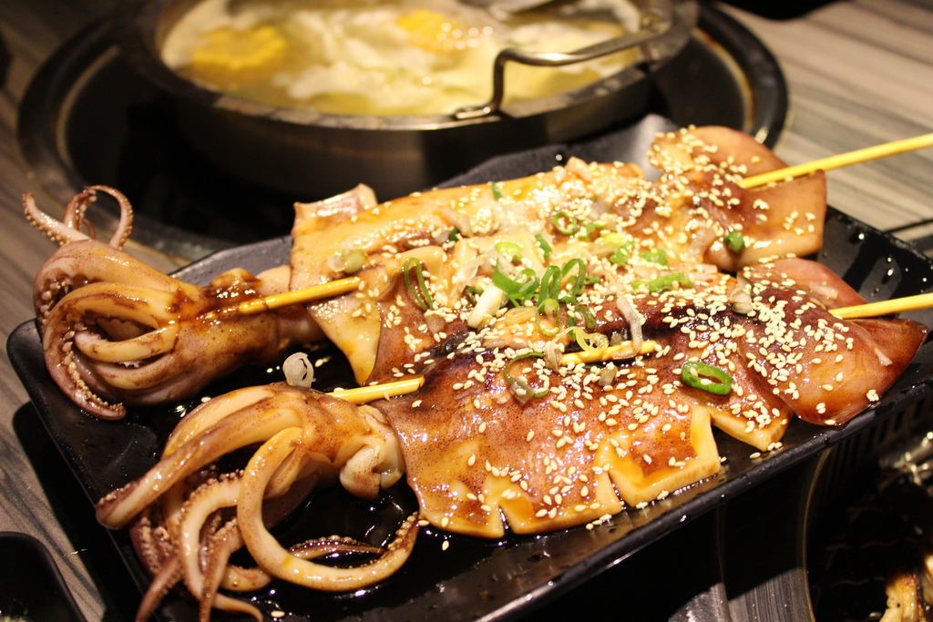 台北火鍋 東區美食 火鍋燒烤吃到飽推薦 好客餐飲集團-海鮮燒肉 火鍋 沙拉吧 花式調酒、Live演唱 蝦子吃到飽  好客─音樂料理 / 北市基隆路一段163號B1F