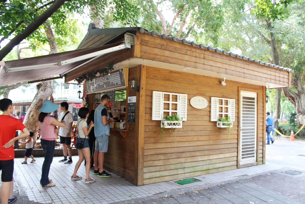 台北公館 台大校園拍拍 公館台大小木屋鬆餅  台大鮮奶冰淇淋