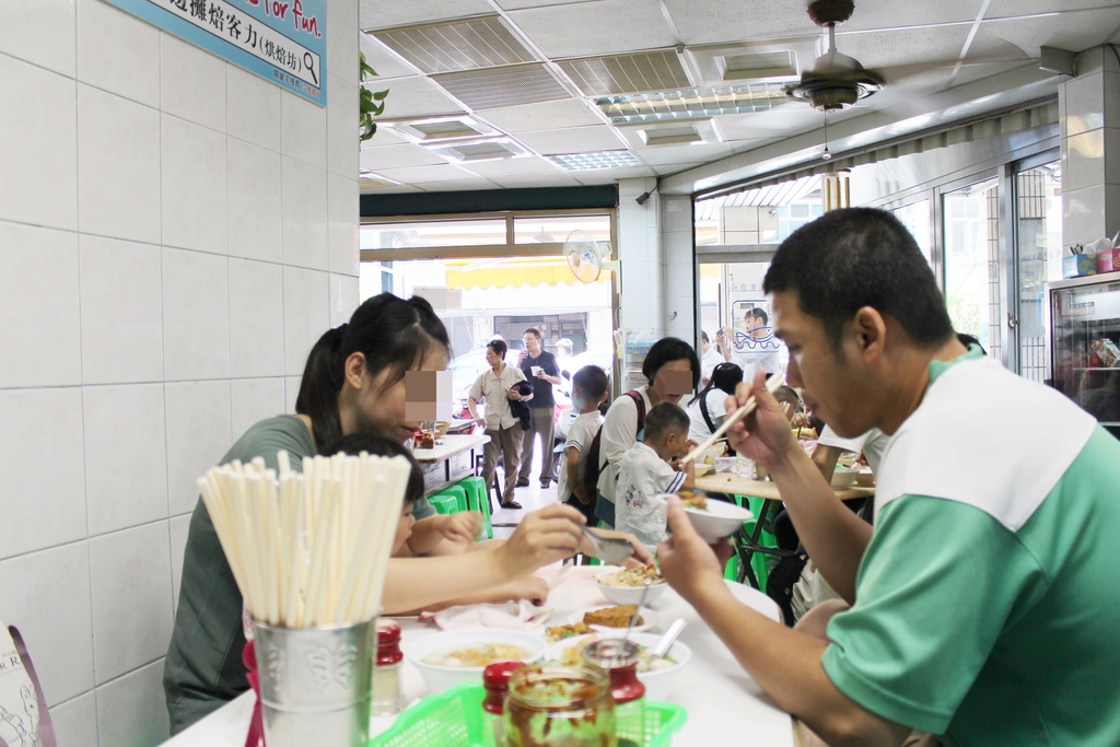 台南美食小吃  永記虱目魚丸，吃早餐要抽號碼牌，吃早餐要抽號碼牌  台南早餐  魚腸魚皮  台南有名小吃 