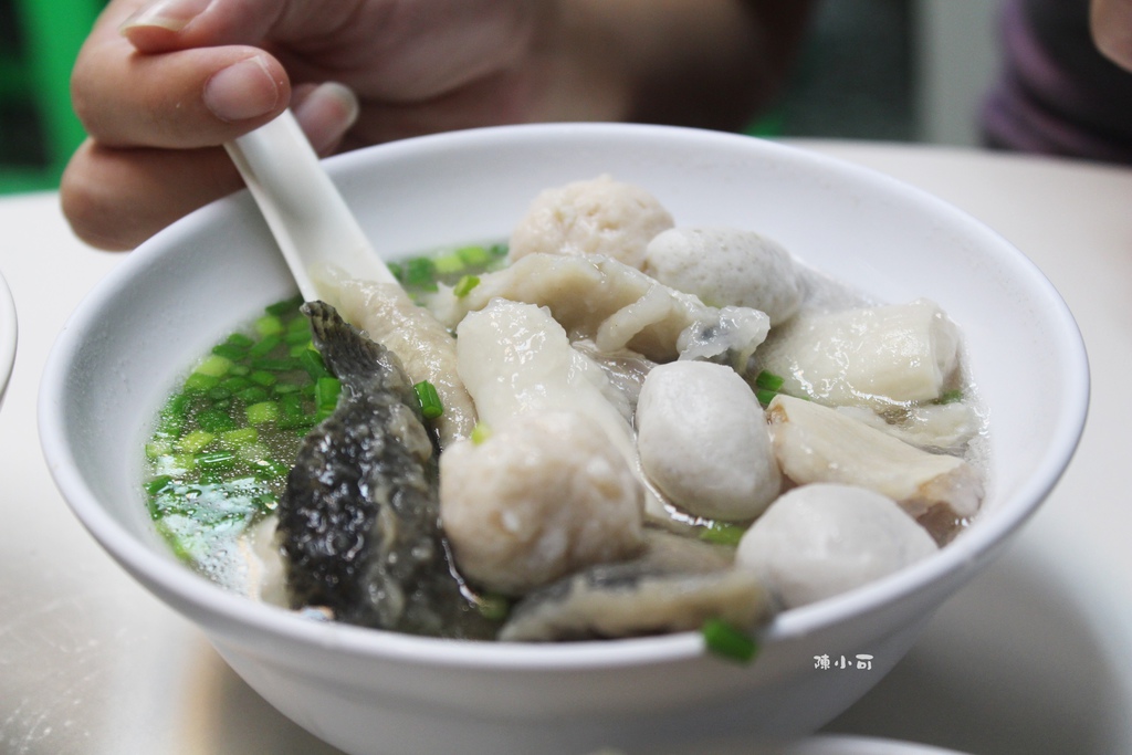 台南美食小吃  永記虱目魚丸，吃早餐要抽號碼牌  台南早餐  魚腸魚皮  台南有名小吃 