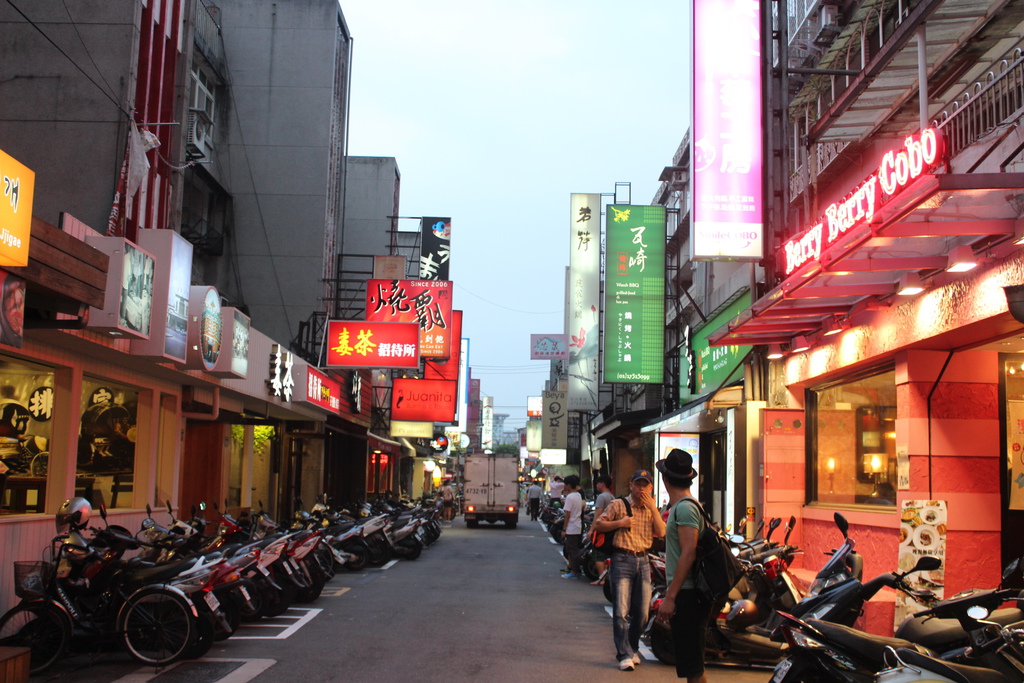 東區燒烤火鍋餐廳瓦崎敦南店 東區火鍋燒烤吃到飽 瓦崎燒烤火鍋 啤酒喝到飽 冰淇淋吃到飽火鍋燒烤 東區餐廳推薦 地址營業時間食記