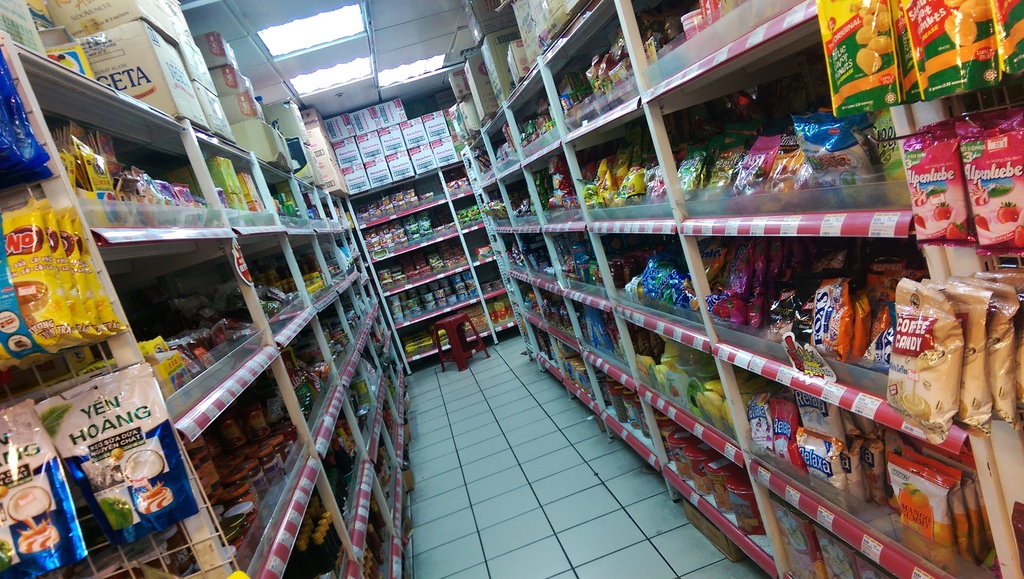  東南亞雜貨商店.EEC東南亞食品團購網.台北地下街韓國泡麵.火車站前的東南亞雜貨店.購買單包零售泡麵.印尼乾麵~泡麵~台北地下街.越南炒泡麵.印尼泡麵(乾麵).台北車站北二門旁邊的東南亞雜貨商店.印尼商行才有(台北車站地下街、中山