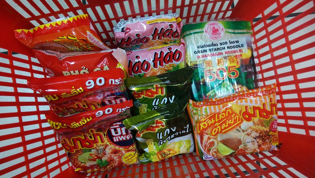  東南亞雜貨商店.EEC東南亞食品團購網.台北地下街韓國泡麵.火車站前的東南亞雜貨店.購買單包零售泡麵.印尼乾麵~泡麵~台北地下街.越南炒泡麵.印尼泡麵(乾麵).台北車站北二門旁邊的東南亞雜貨商店.印尼商行才有(台北車站地下街、中山