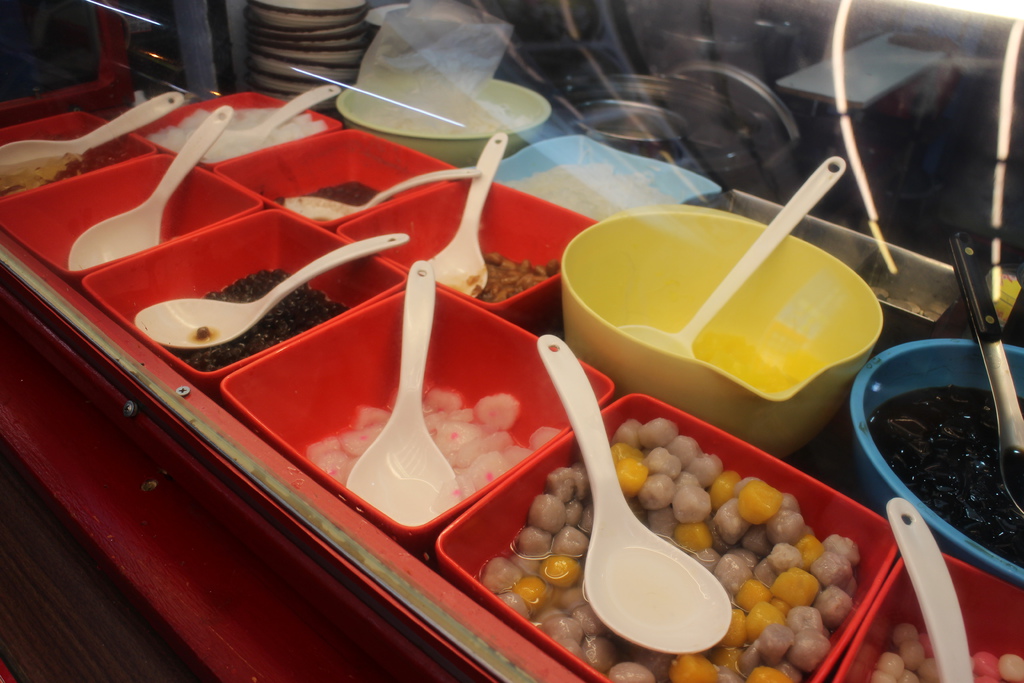 兩桶半米苔目冰店,台北冰店吃冰,寧夏夜市冰店,很多冰 @陳小可的吃喝玩樂 台北冰店.寧夏夜市冰店.兩桶半冰店.兩桶半米苔目冰店.台北冰店推薦.寧夏夜市好吃冰店