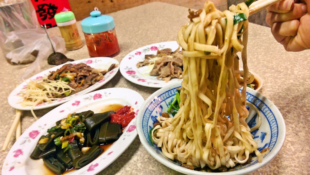 三兄弟麵店,三兄弟麵攤,台北小吃︱台北熱炒 @陳小可的吃喝玩樂 新北市三重 三兄弟麵店 大同北路【新北市三重平價美食小吃】三兄弟麵店,營業時間不固定,吃到算幸運!三重隱藏版美食