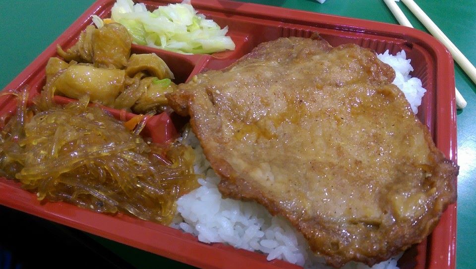 二哥便當,二哥的店美食館,台北小吃︱台北熱炒 @陳小可的吃喝玩樂 二哥的店【新北市三重好吃便當店】二哥的店美食館,超人氣排隊便當店,一個便當只要50元!